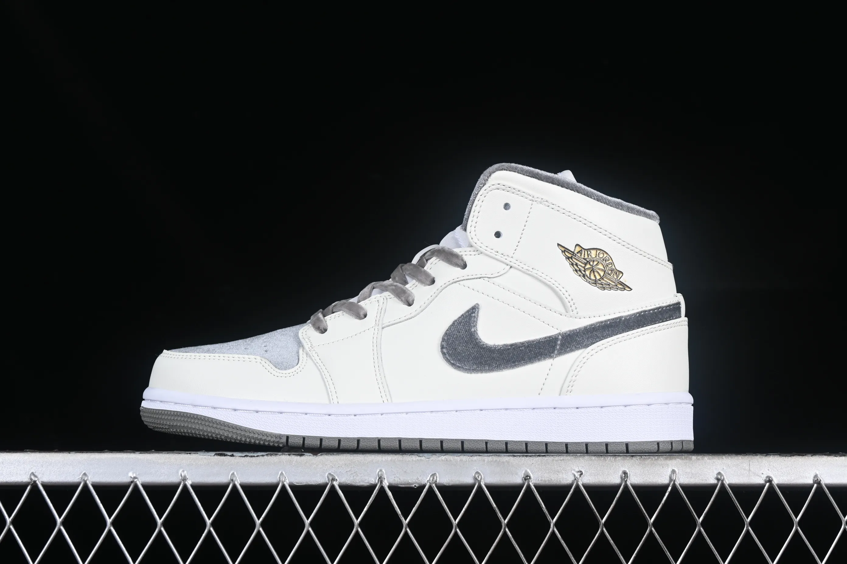 All Categories Air Jordan Jordan Series Basketball Shoes Air Jordan 1 Mid Air Jordan 1 Mid AJ1 Joe 1 Beige Chinese Cultural Leisure Sneakers FB9899-100